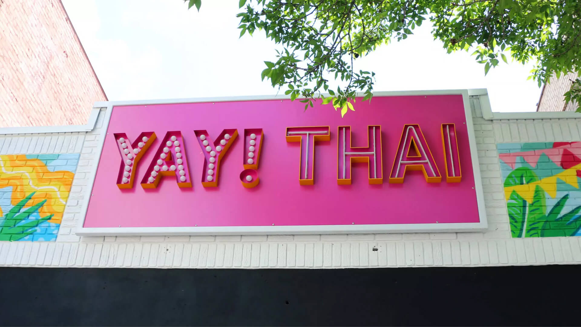 Yay-thai-storefront